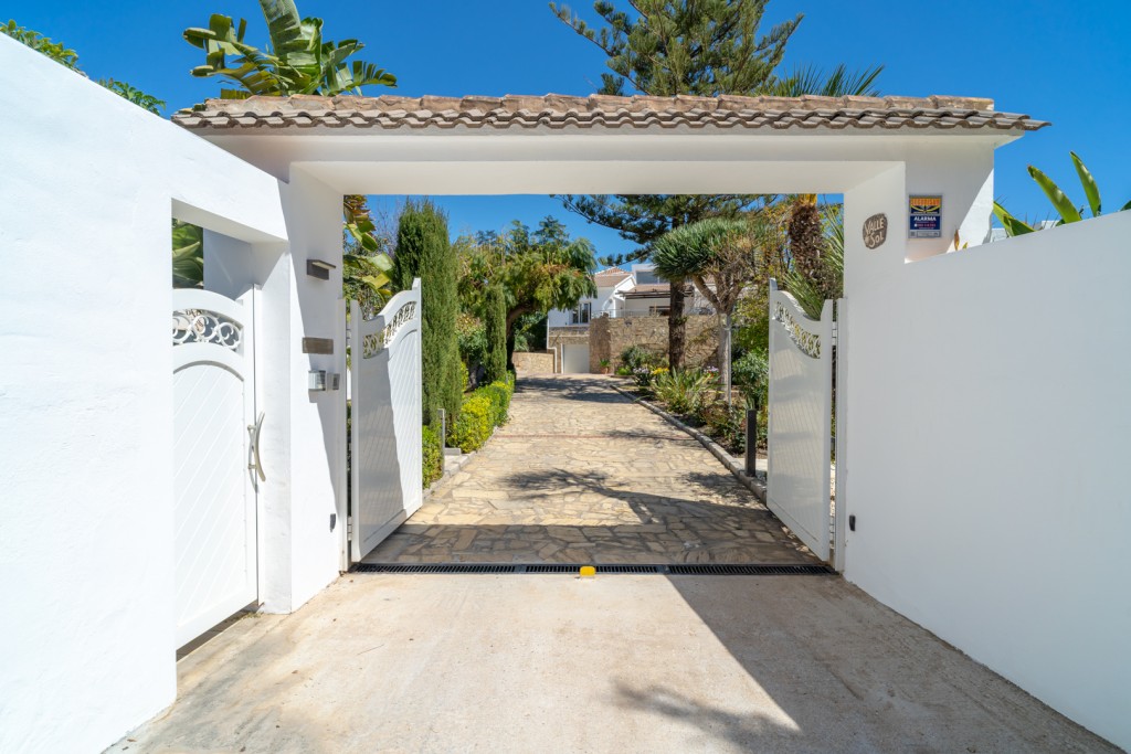 Casa Lavanda The calm entryway to Casa Lavanda